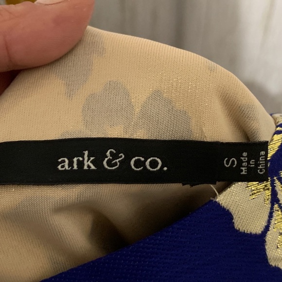 Ark & Co Blue & Gold Rose Dress Size Small - Picture 5 of 7